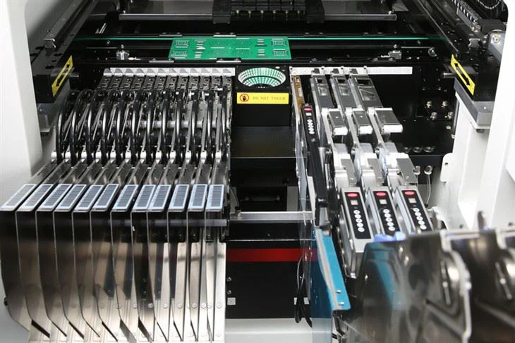 High Speed 6 Heads Automatic PCB Assembly Machine With Mark Camera